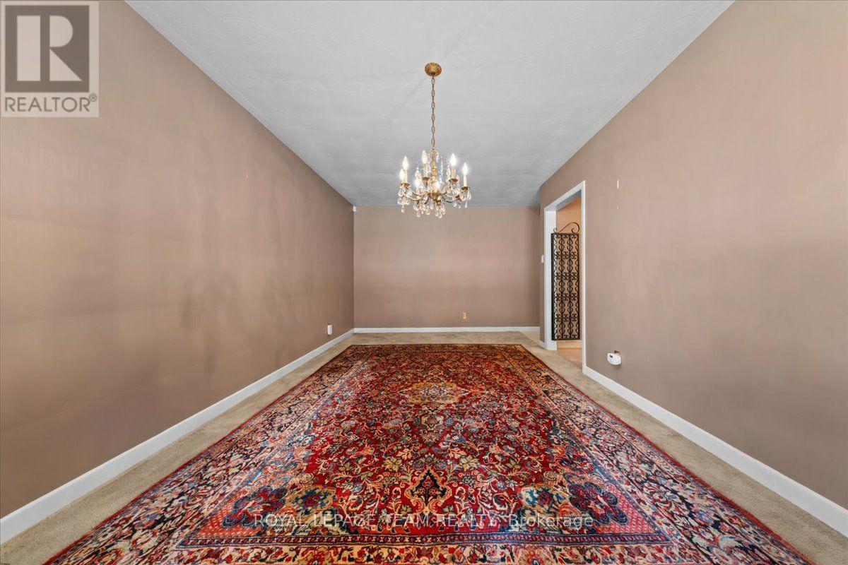 2000 Norway Crescent, Ottawa, ON