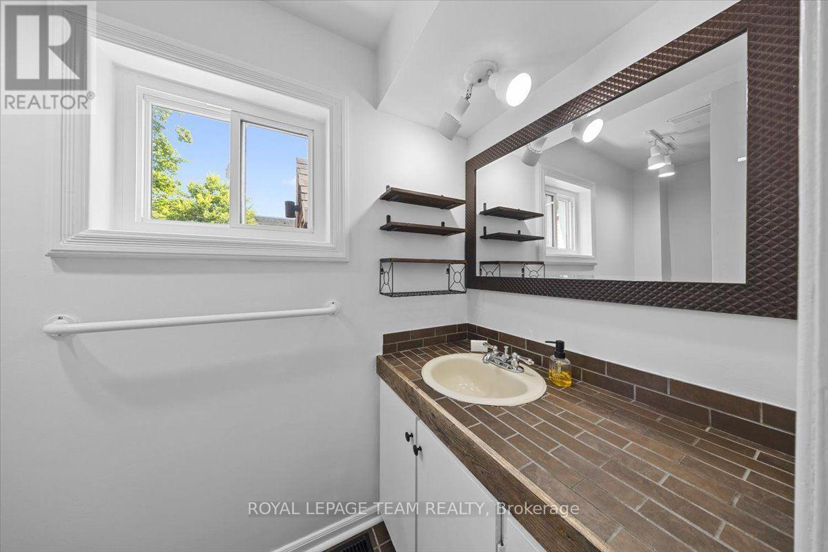 135 Upper Lorne Place, Ottawa, ON
