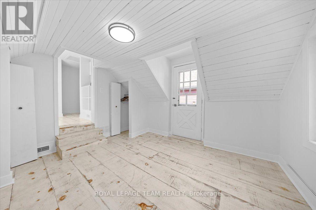 135 Upper Lorne Place, Ottawa, ON