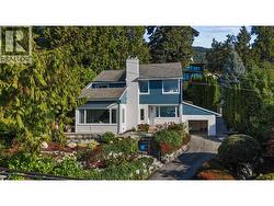 3381 MATHERS AVENUE West Vancouver, BC V7V 2K6
