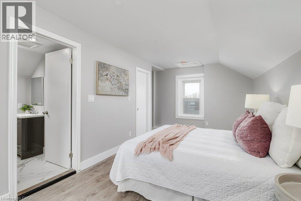 Room featuring sloped ceilings, a single window, and light gray walls - 125 Cathcart Street, Hamilton, ON