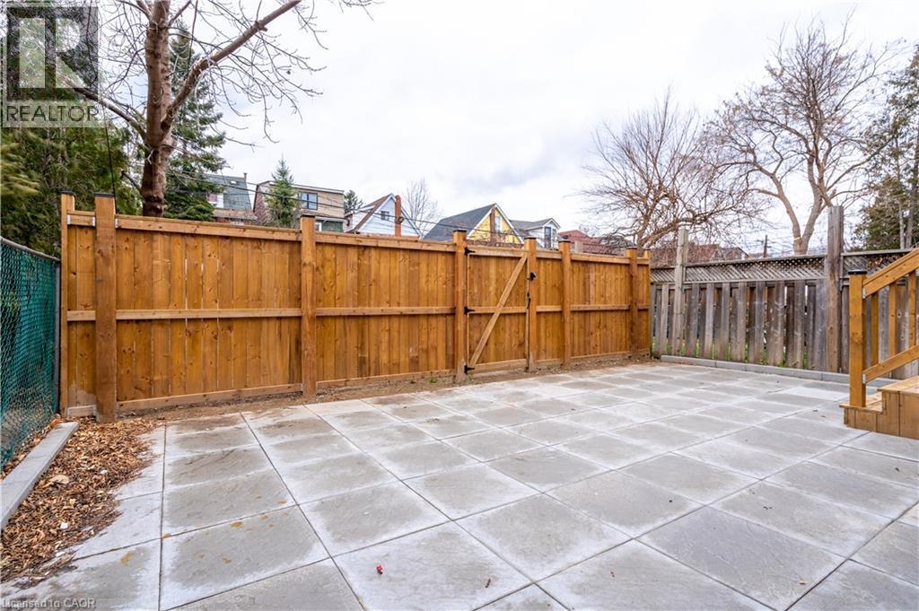 204 Balsam Avenue S, Hamilton, ON