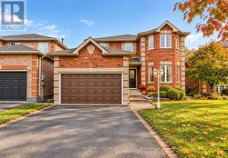 17 CROMPTON DRIVE Barrie, ON L4M 6N1