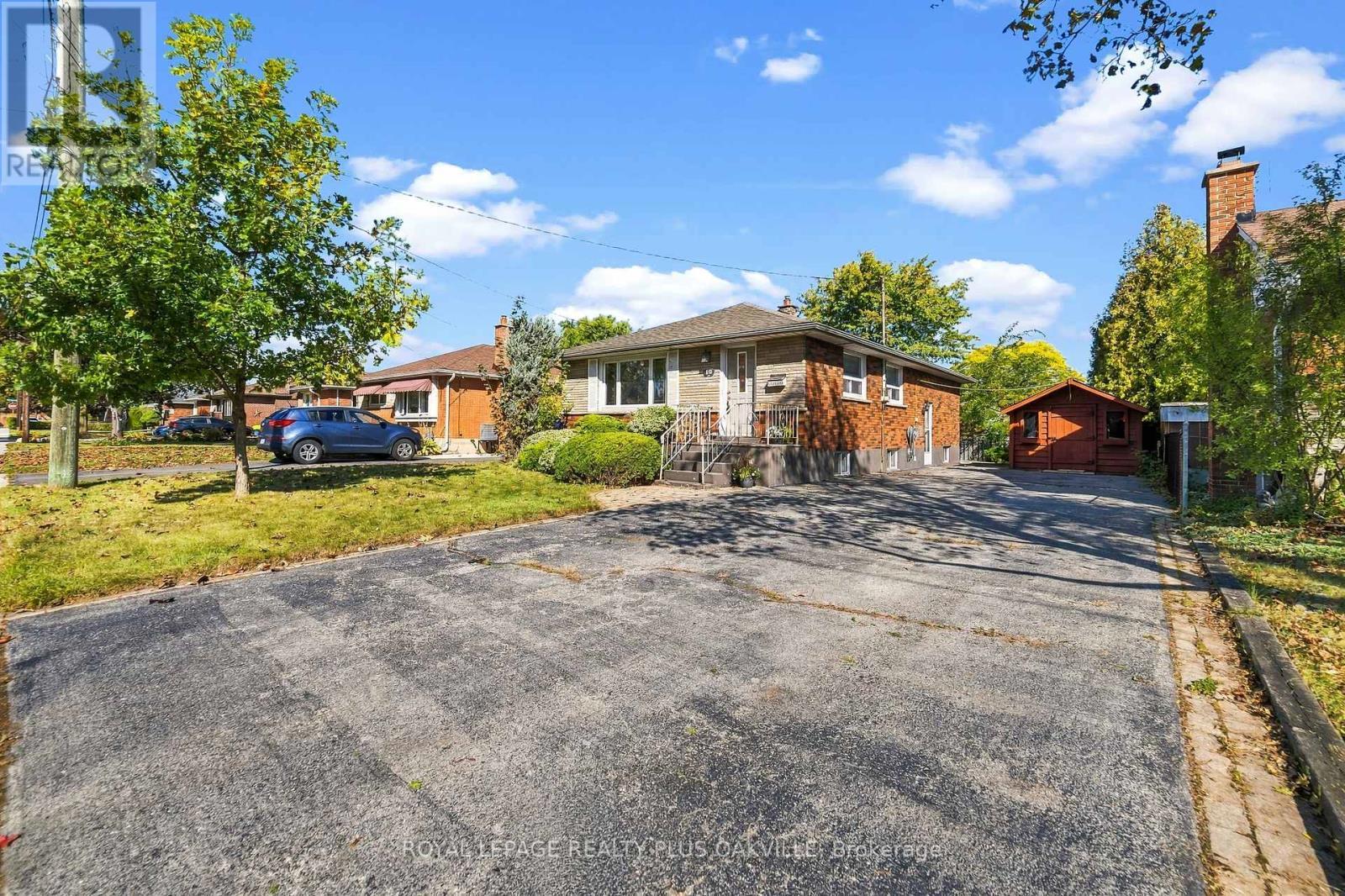 19 Endfield Avenue, Hamilton, ON