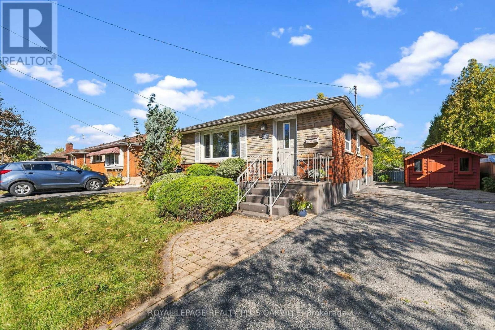 19 Endfield Avenue, Hamilton, ON