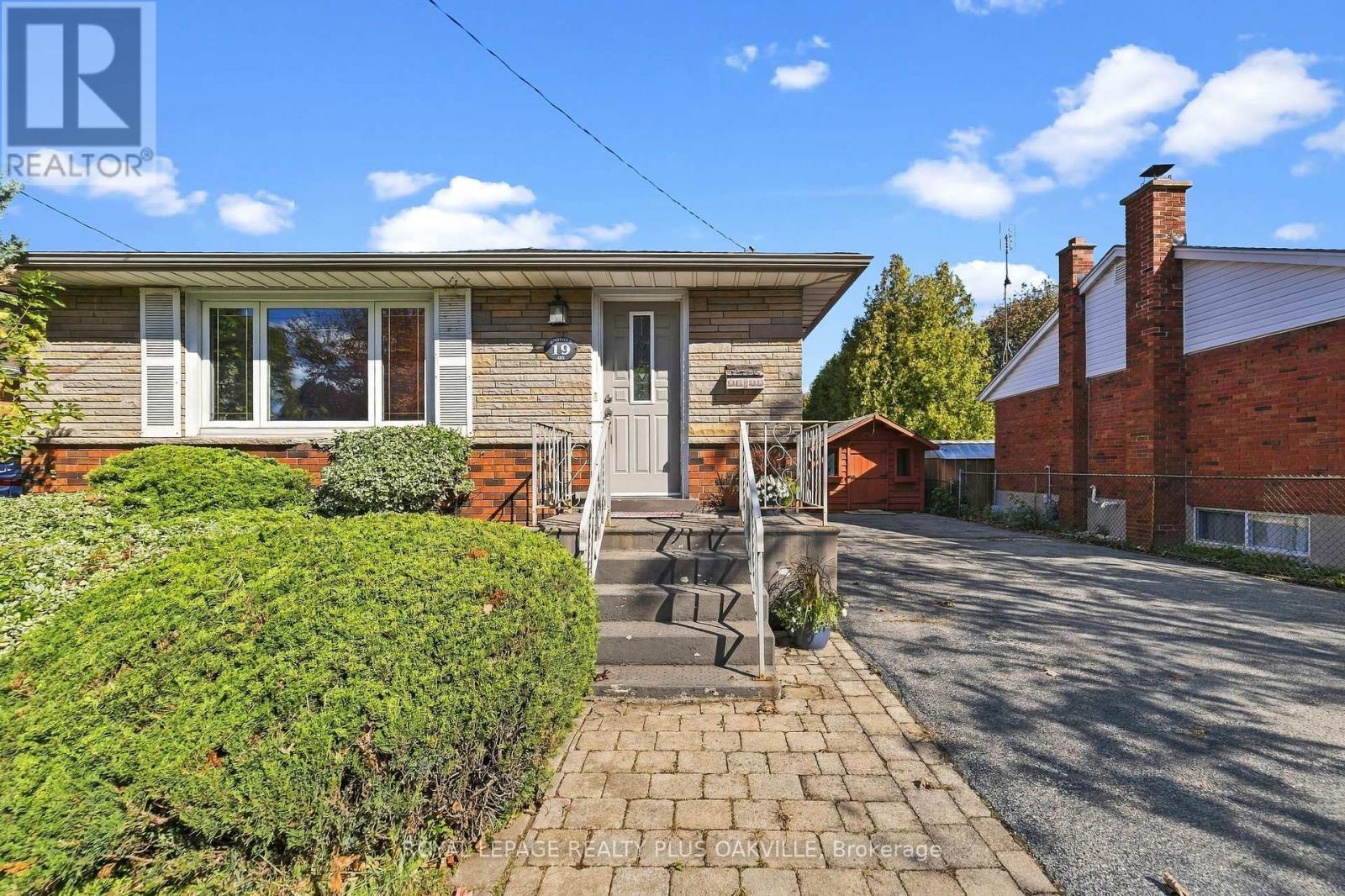 19 Endfield Avenue, Hamilton, ON