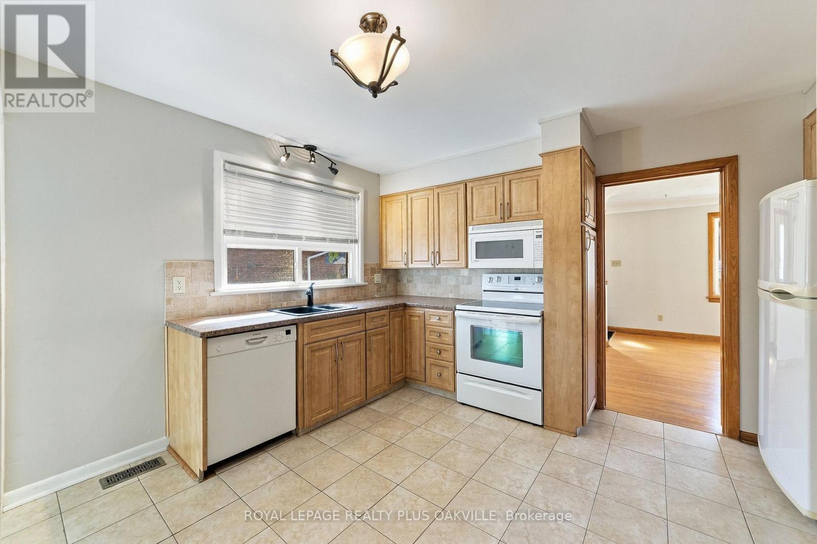 19 Endfield Avenue, Hamilton, ON