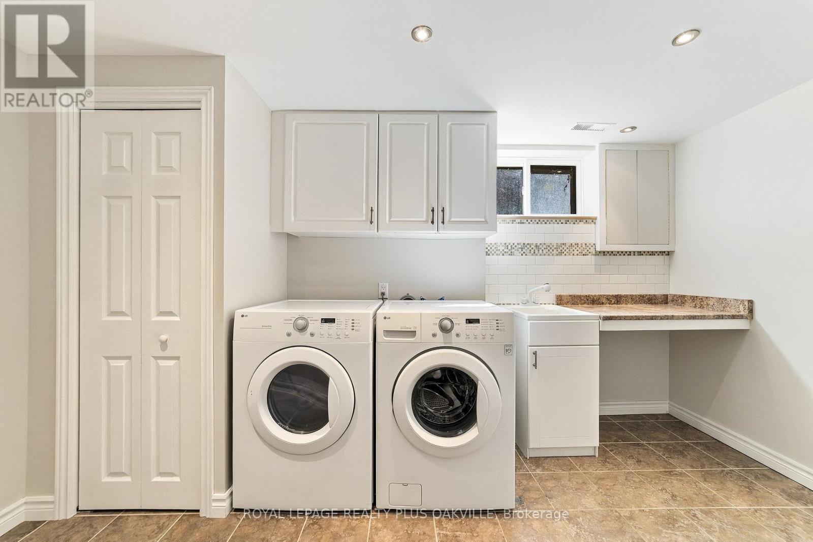 19 Endfield Avenue, Hamilton, ON