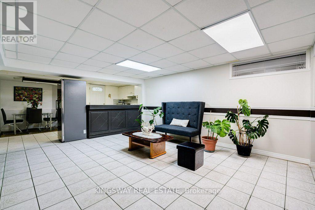 501 Ashprior Avenue, Mississauga, ON