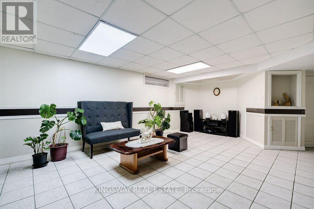 501 Ashprior Avenue, Mississauga, ON