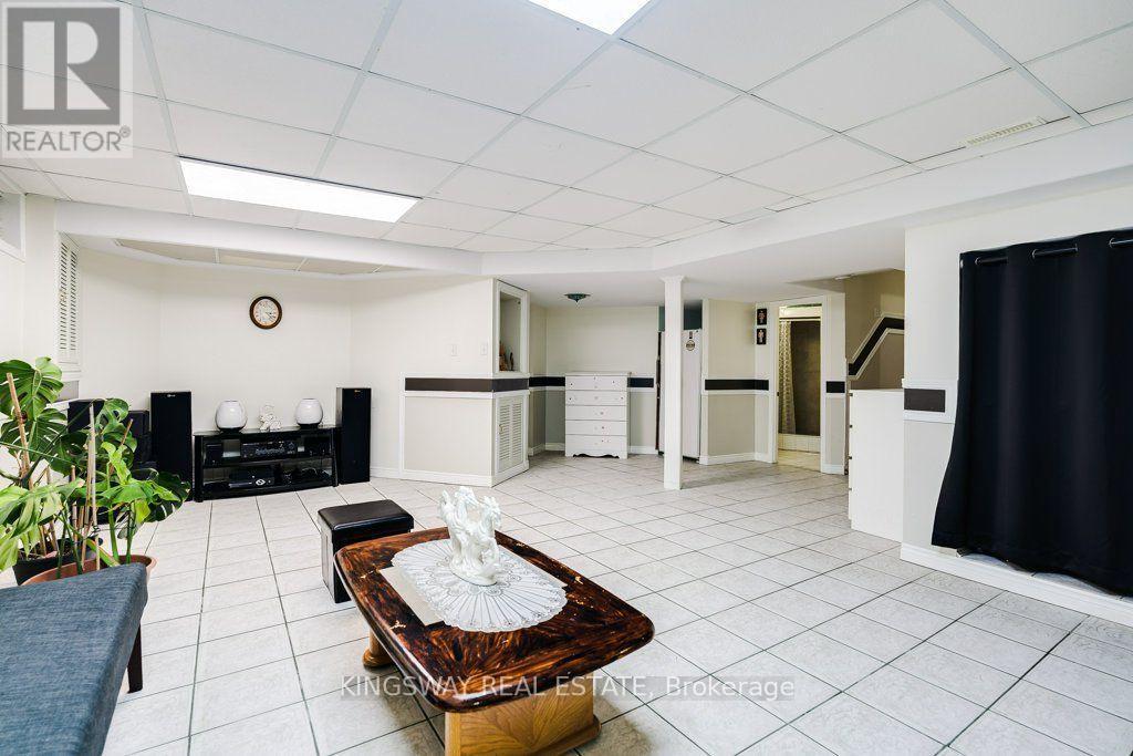 501 Ashprior Avenue, Mississauga, ON