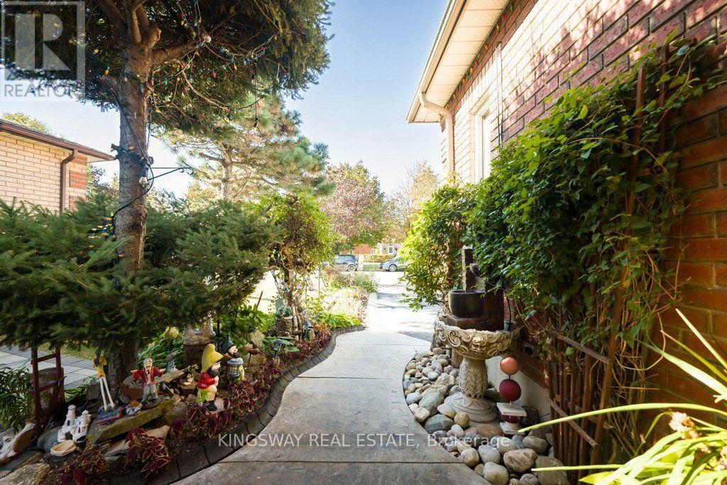 501 Ashprior Avenue, Mississauga, ON