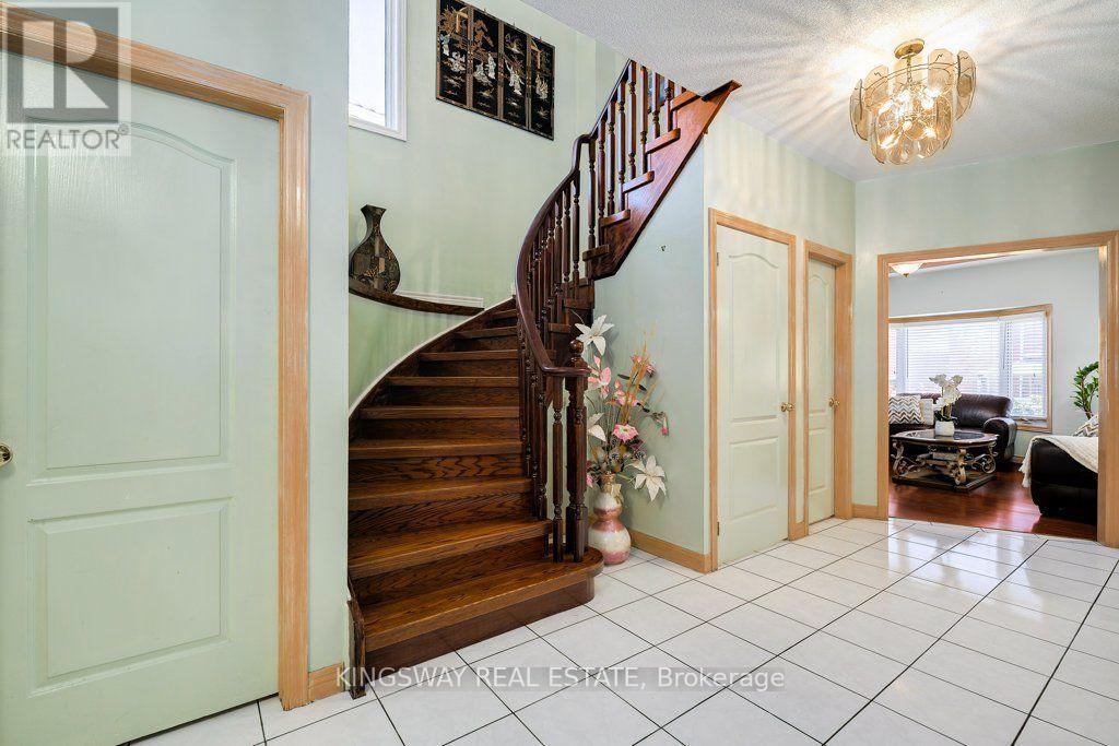 501 Ashprior Avenue, Mississauga, ON