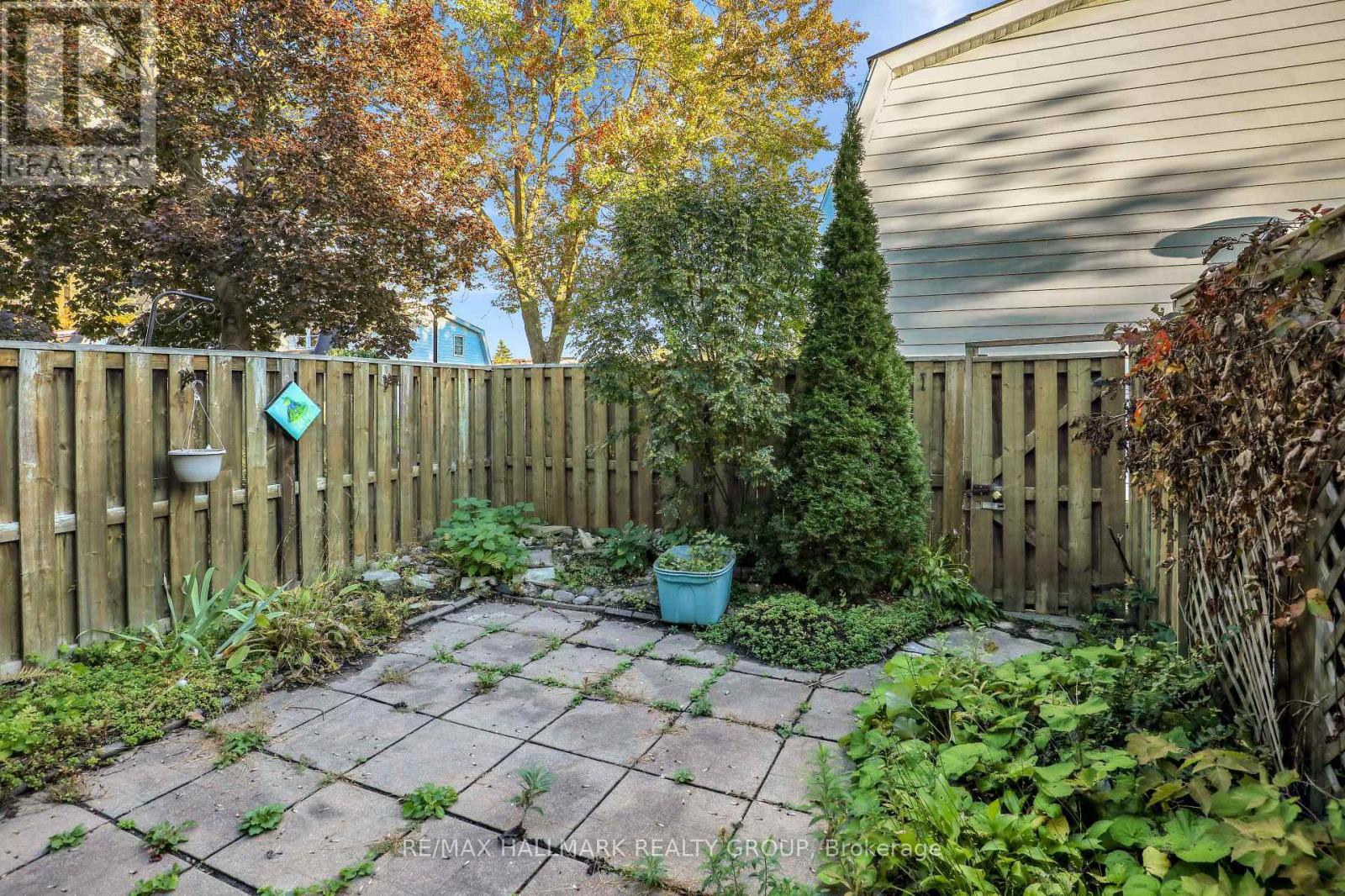 924 Dynes Road, Ottawa, ON