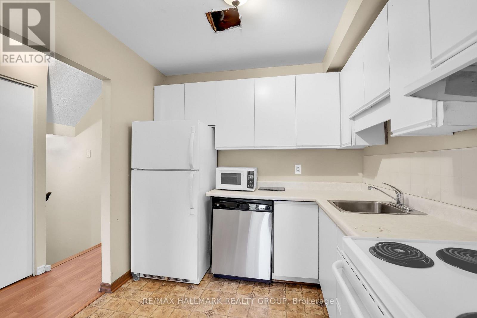 924 Dynes Road, Ottawa, ON