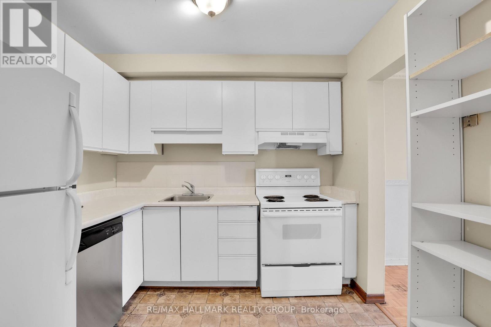 924 Dynes Road, Ottawa, ON