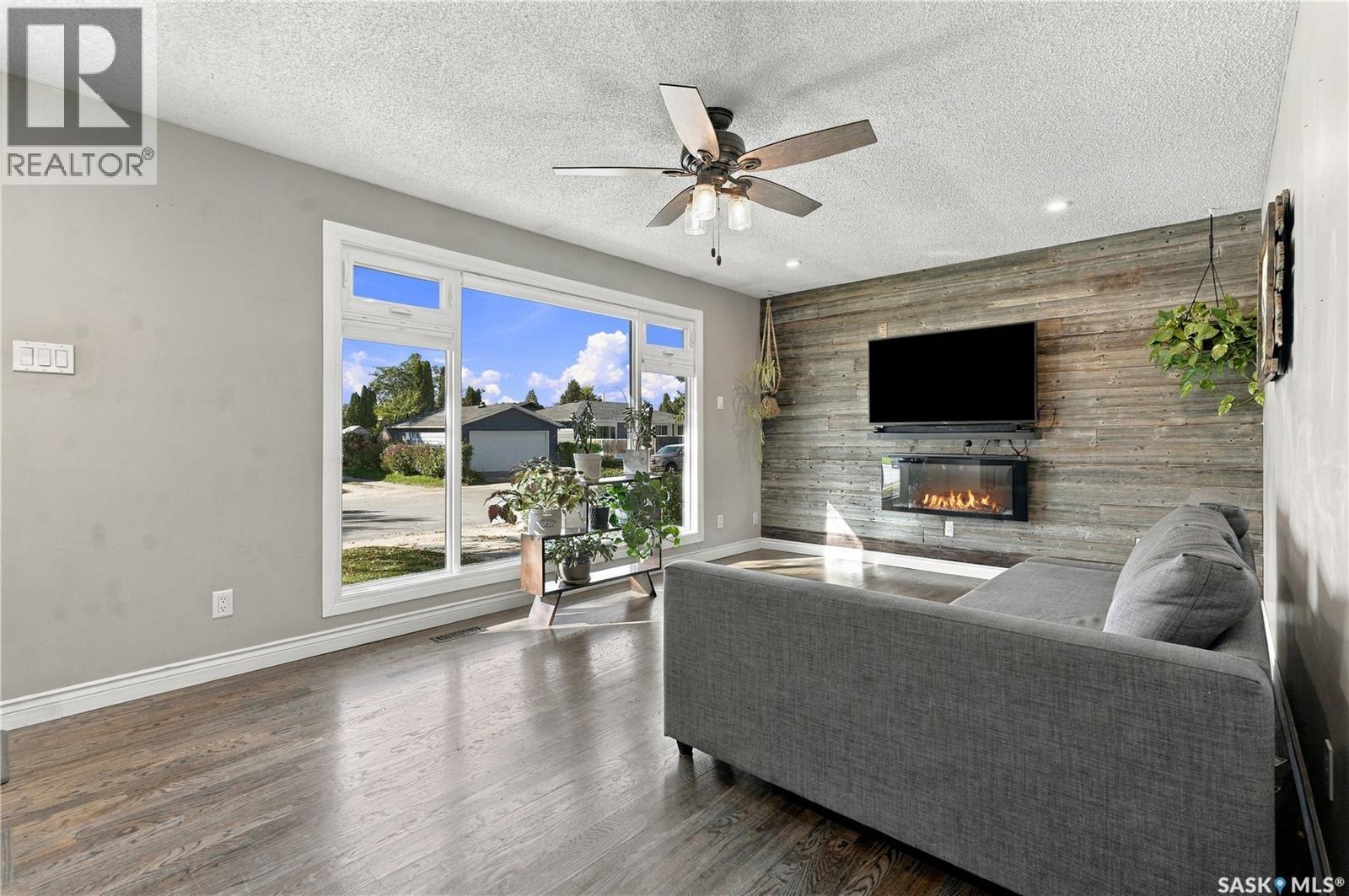 158 Smallwood Crescent, Saskatoon, SK