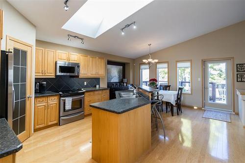 58 Odessa Cove, Winnipeg, MB 