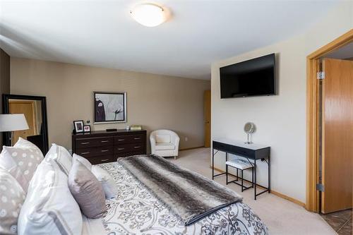 58 Odessa Cove, Winnipeg, MB 