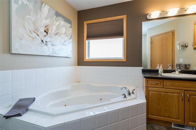 58 Odessa Cove, Winnipeg, MB