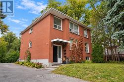 138 INNISFIL STREET Barrie, ON L4N 3E7