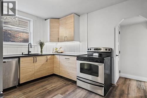 202 Huxley Avenue S, Hamilton, ON 