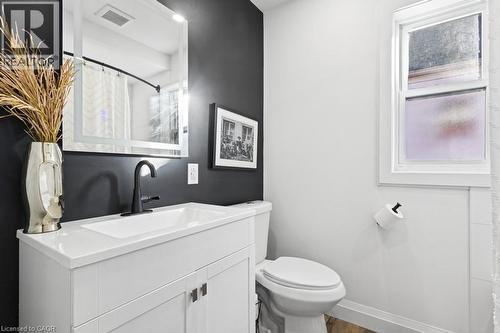 202 Huxley Avenue S, Hamilton, ON 