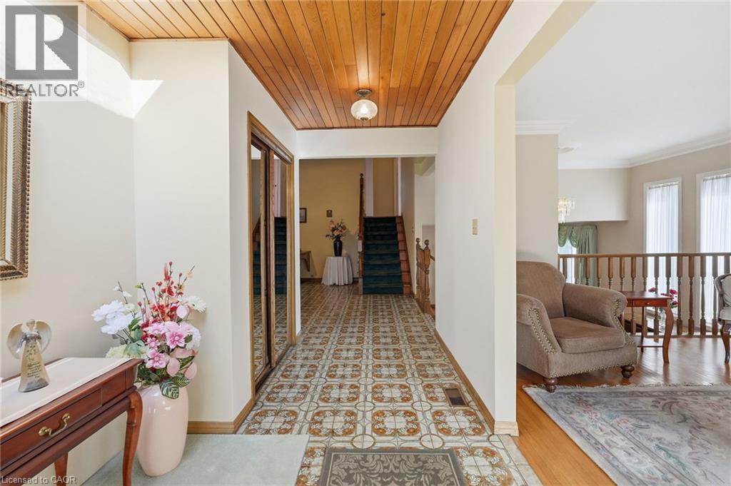 32 San Fernando Drive, Hamilton, ON