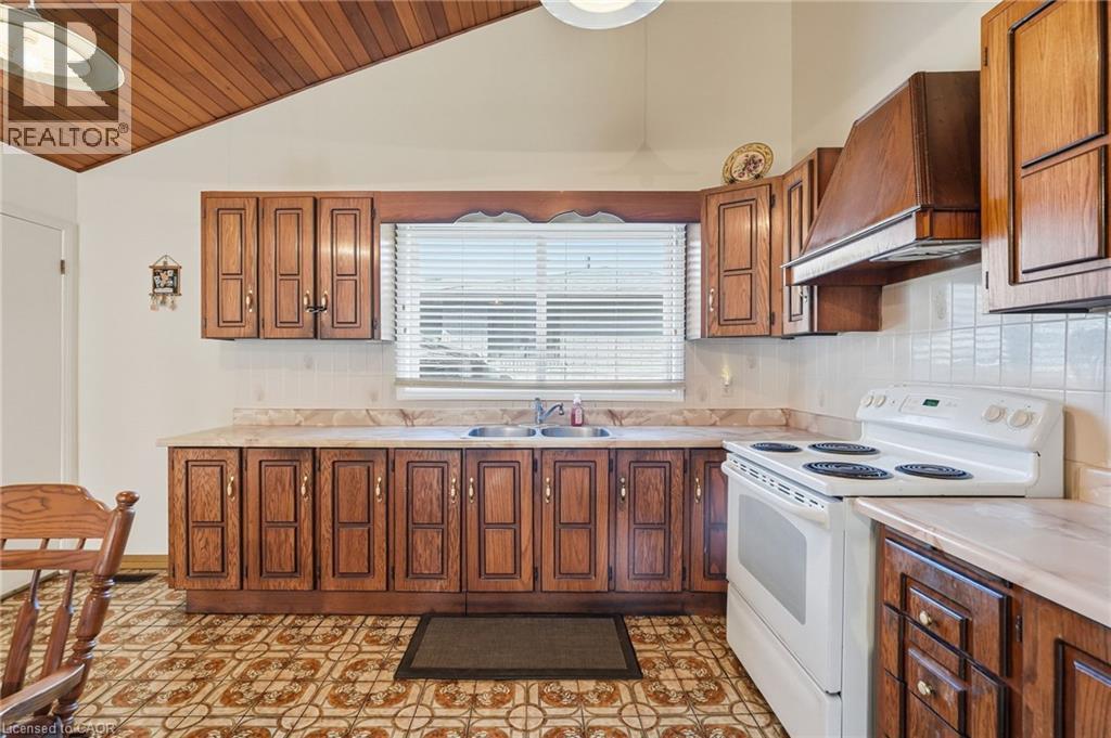 32 San Fernando Drive, Hamilton, ON
