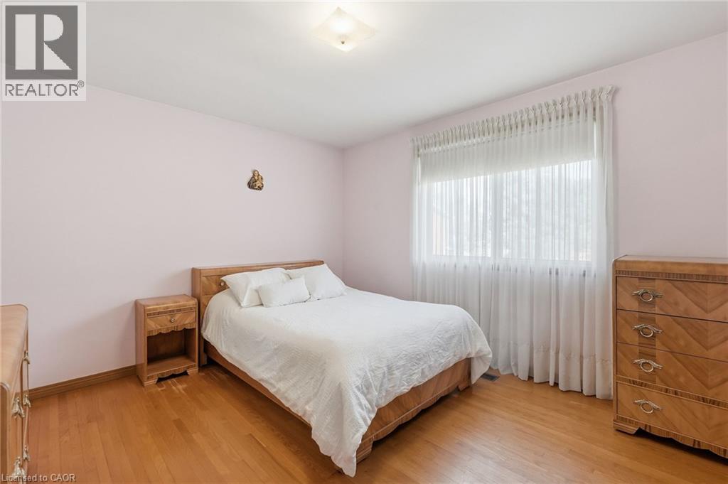 32 San Fernando Drive, Hamilton, ON