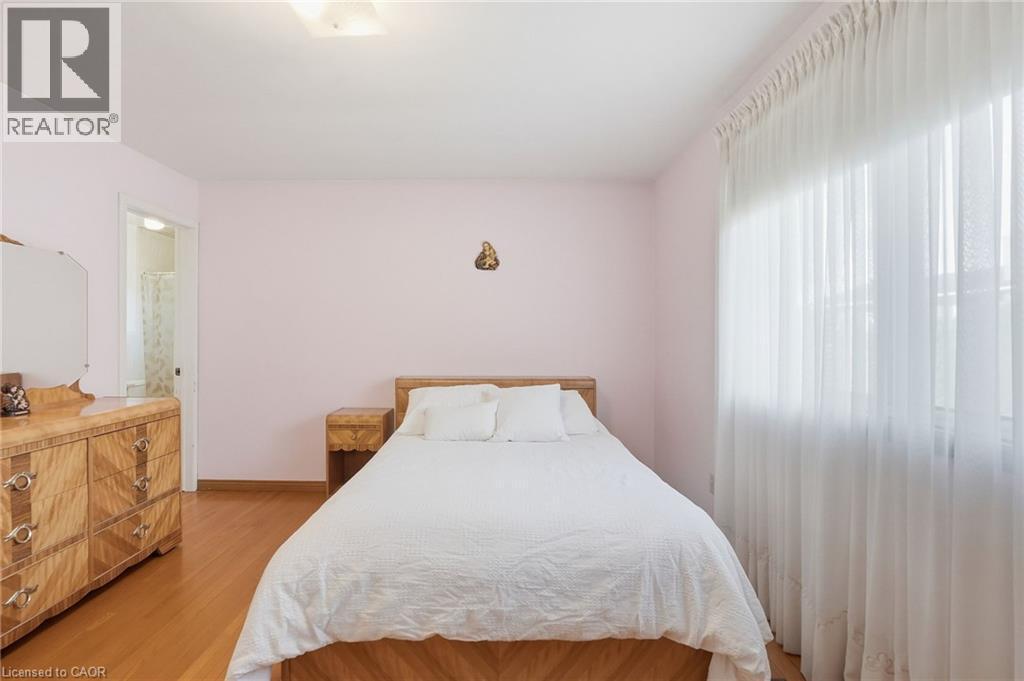 32 San Fernando Drive, Hamilton, ON