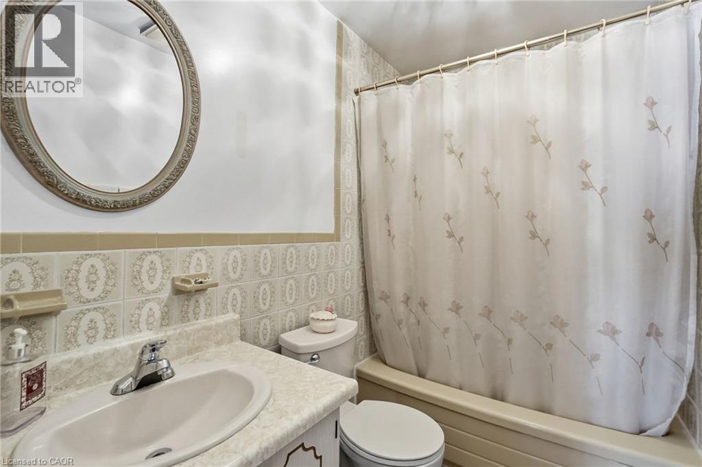 32 San Fernando Drive, Hamilton, ON