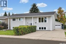 147 Candle CRESCENT  Saskatoon, SK S7K 5A1