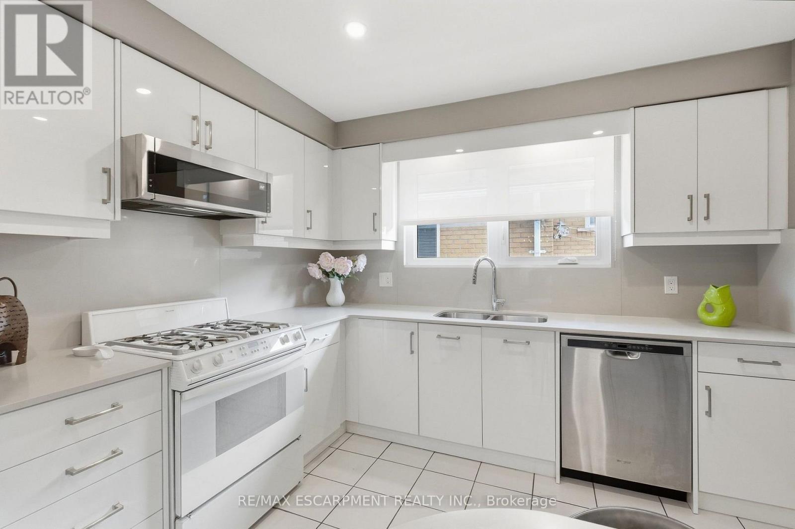 Kitchen - 36 Algonquin Court, Hamilton, ON