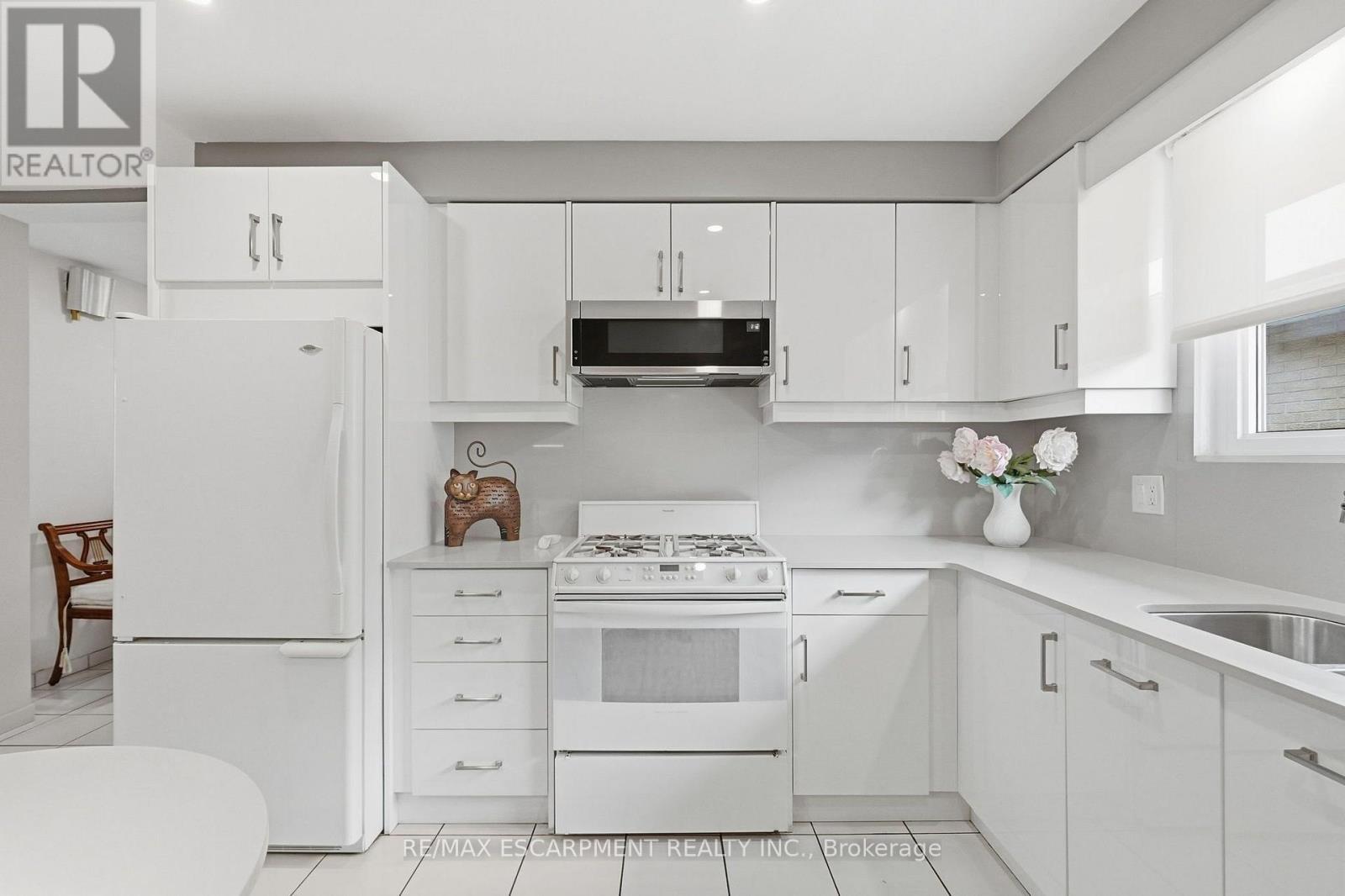 Kitchen - 36 Algonquin Court, Hamilton, ON