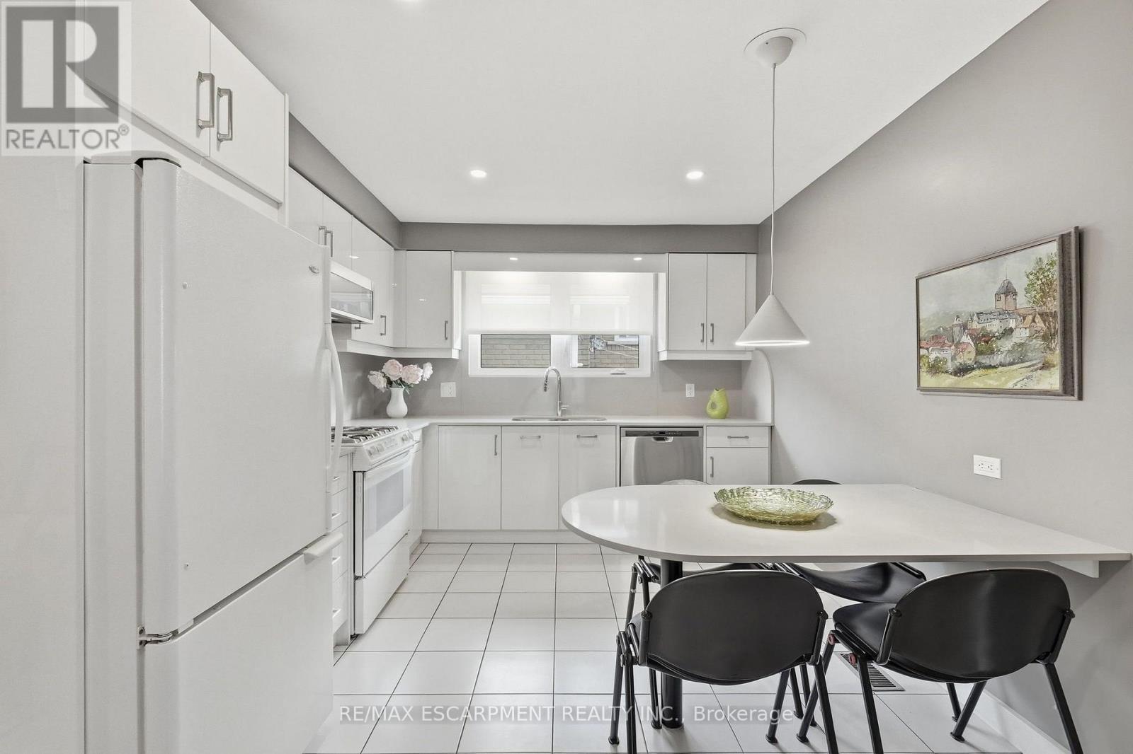 Kitchen - 36 Algonquin Court, Hamilton, ON