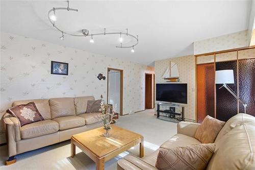 271 Southall Dr, Winnipeg, MB 