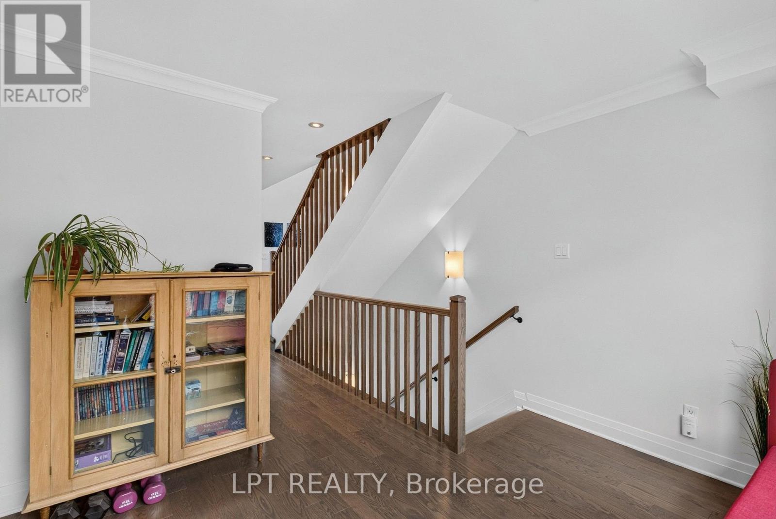 348 Ravenhill Avenue E, Ottawa, ON