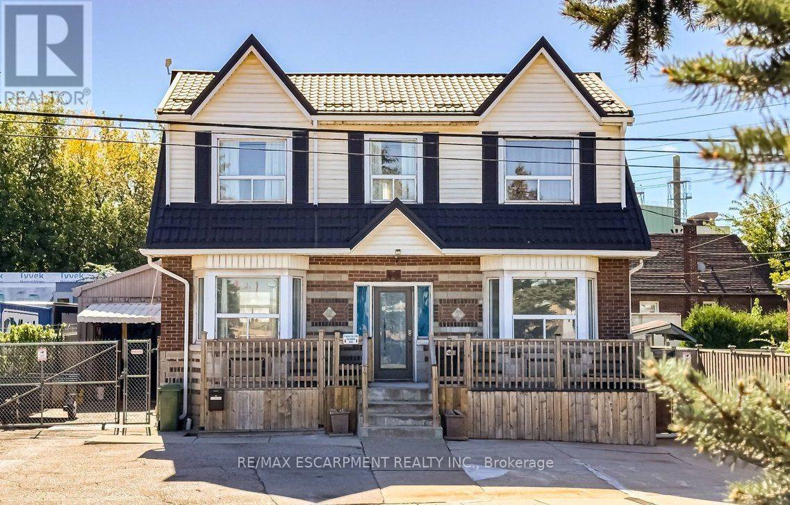Front of House - 548 Beach Road, Hamilton, ON