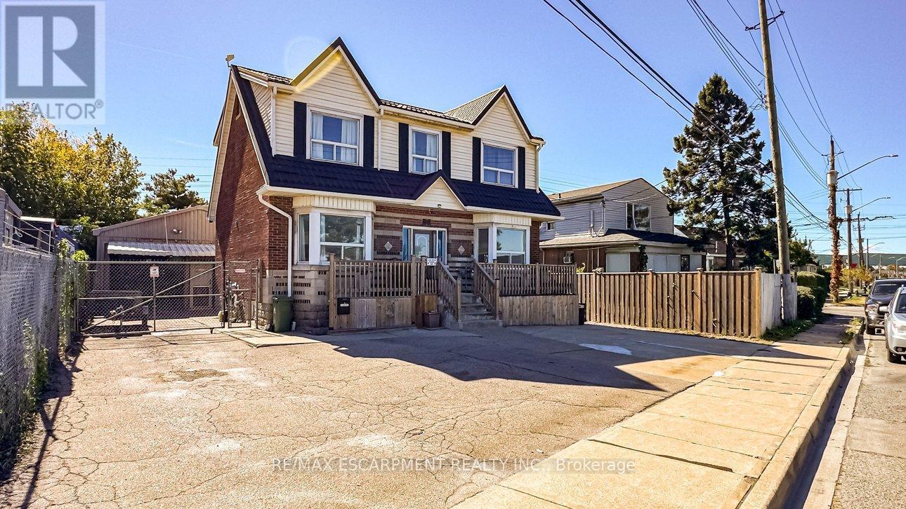 Front of House - 548 Beach Road, Hamilton, ON