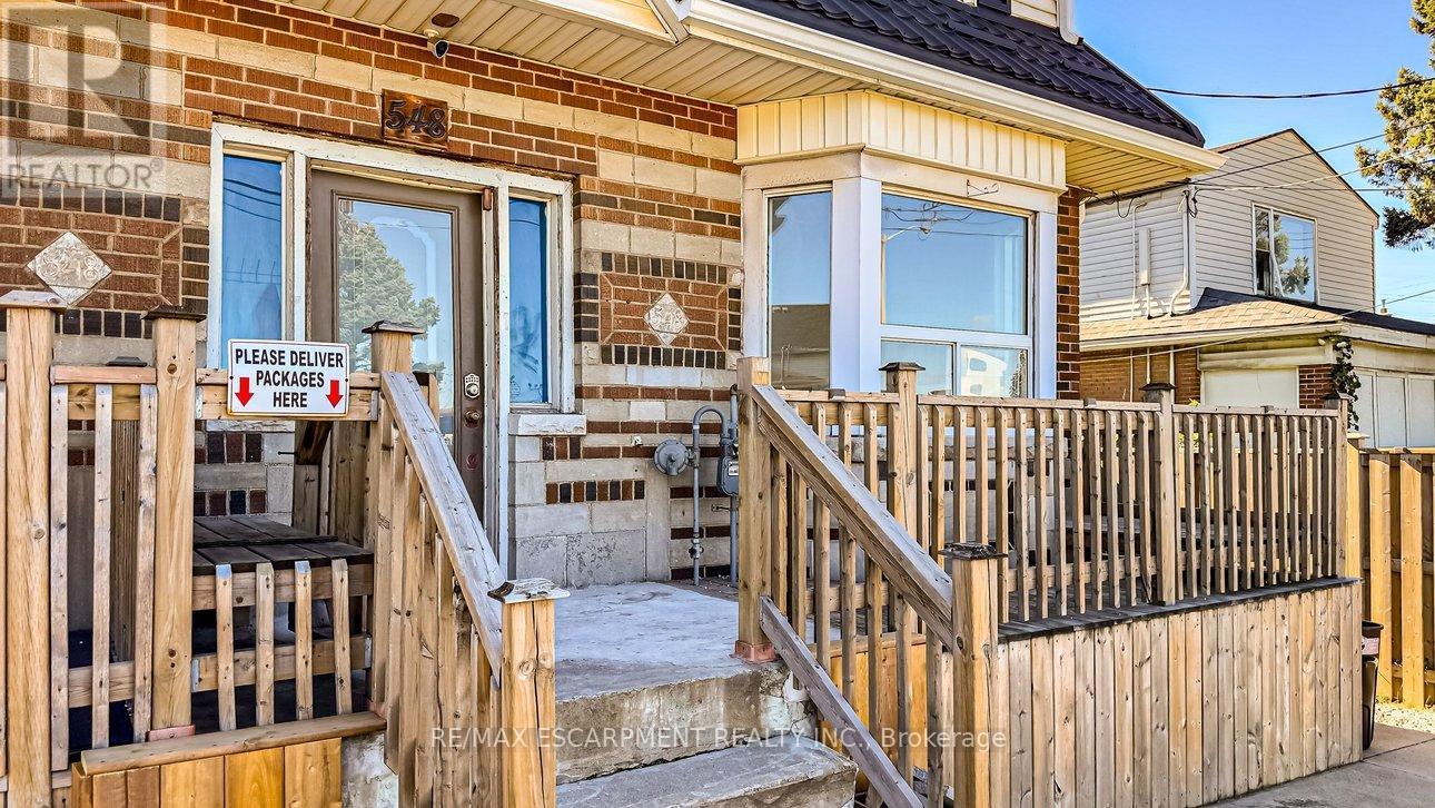 Front of House - 548 Beach Road, Hamilton, ON