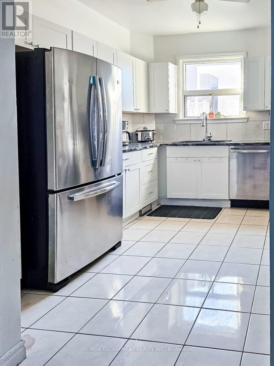 Kitchen - 548 Beach Road, Hamilton, ON