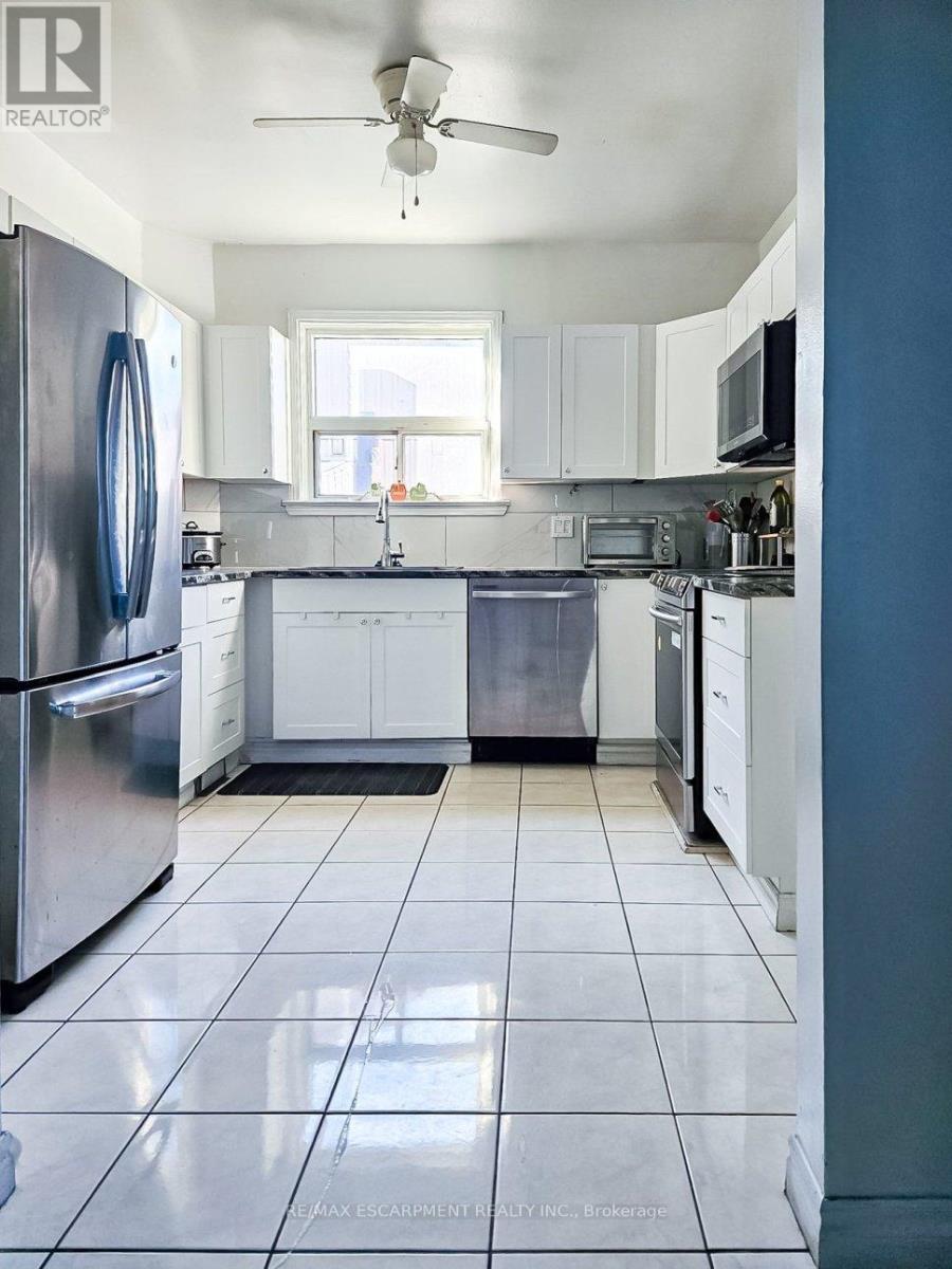 Kitchen - 548 Beach Road, Hamilton, ON