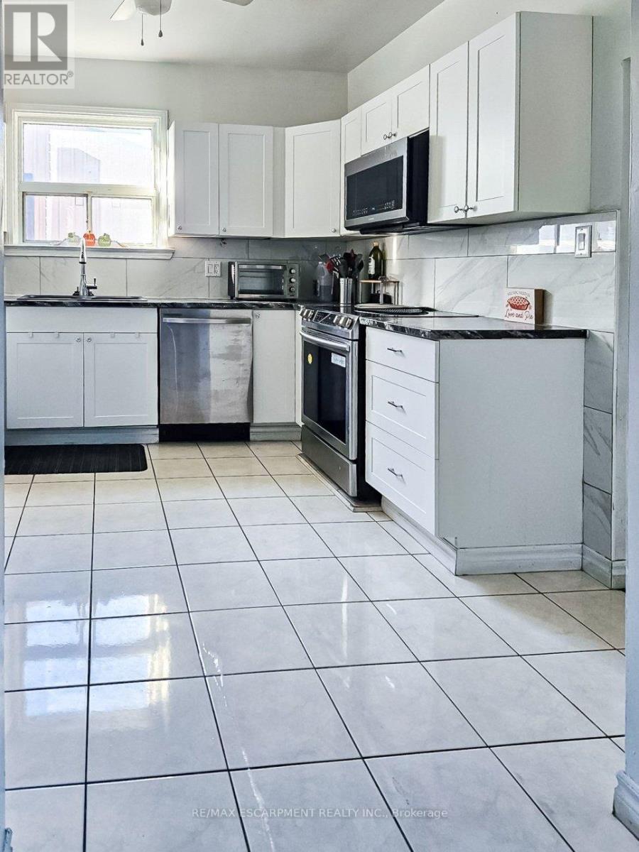 Kitchen - 548 Beach Road, Hamilton, ON