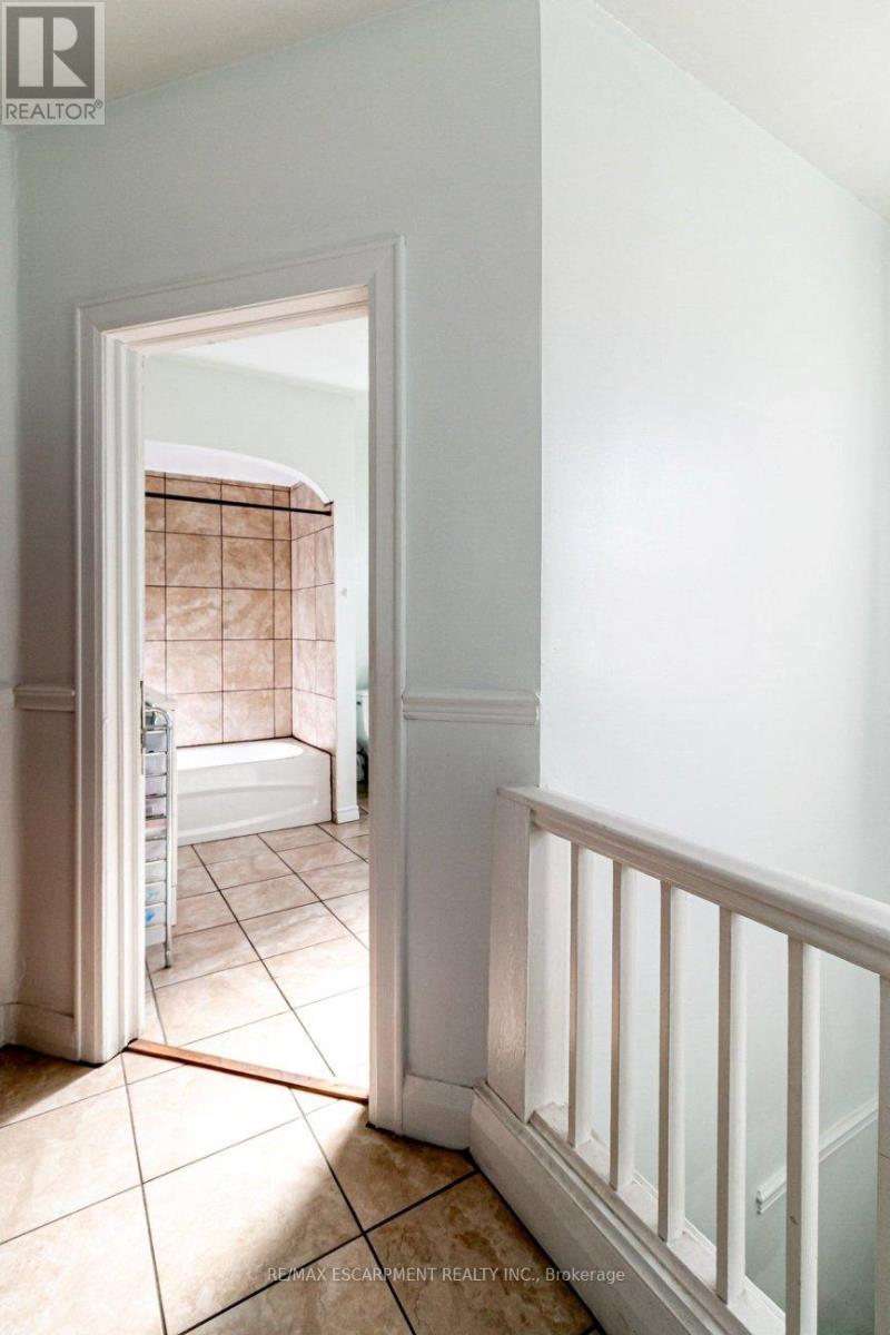 Second Floor Bathroom - 548 Beach Road, Hamilton, ON