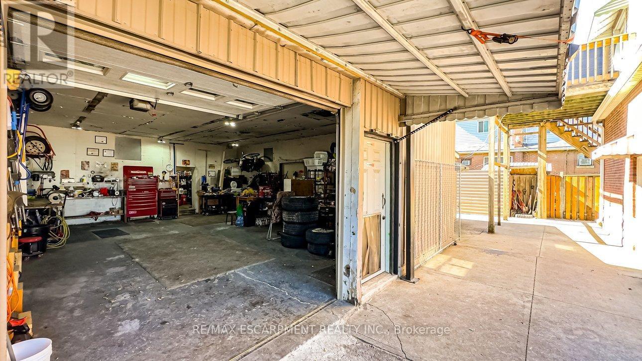 Garage Workshop - 548 Beach Road, Hamilton, ON
