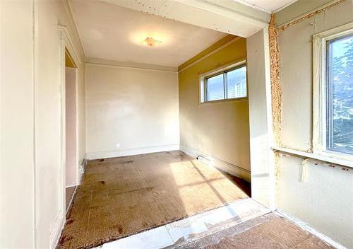 869 College Ave, Winnipeg, MB 