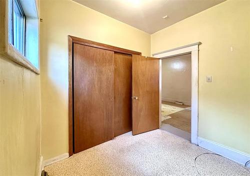 869 College Ave, Winnipeg, MB 