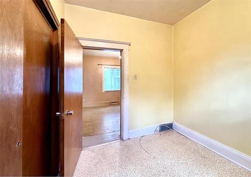 869 College Ave, Winnipeg, MB 