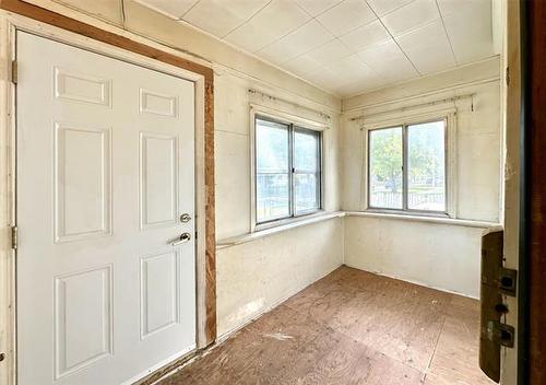 869 College Ave, Winnipeg, MB 